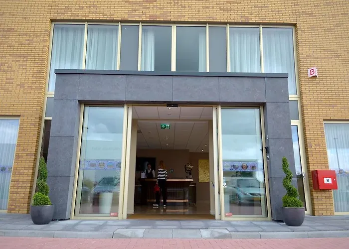 New Century Hotel 3*